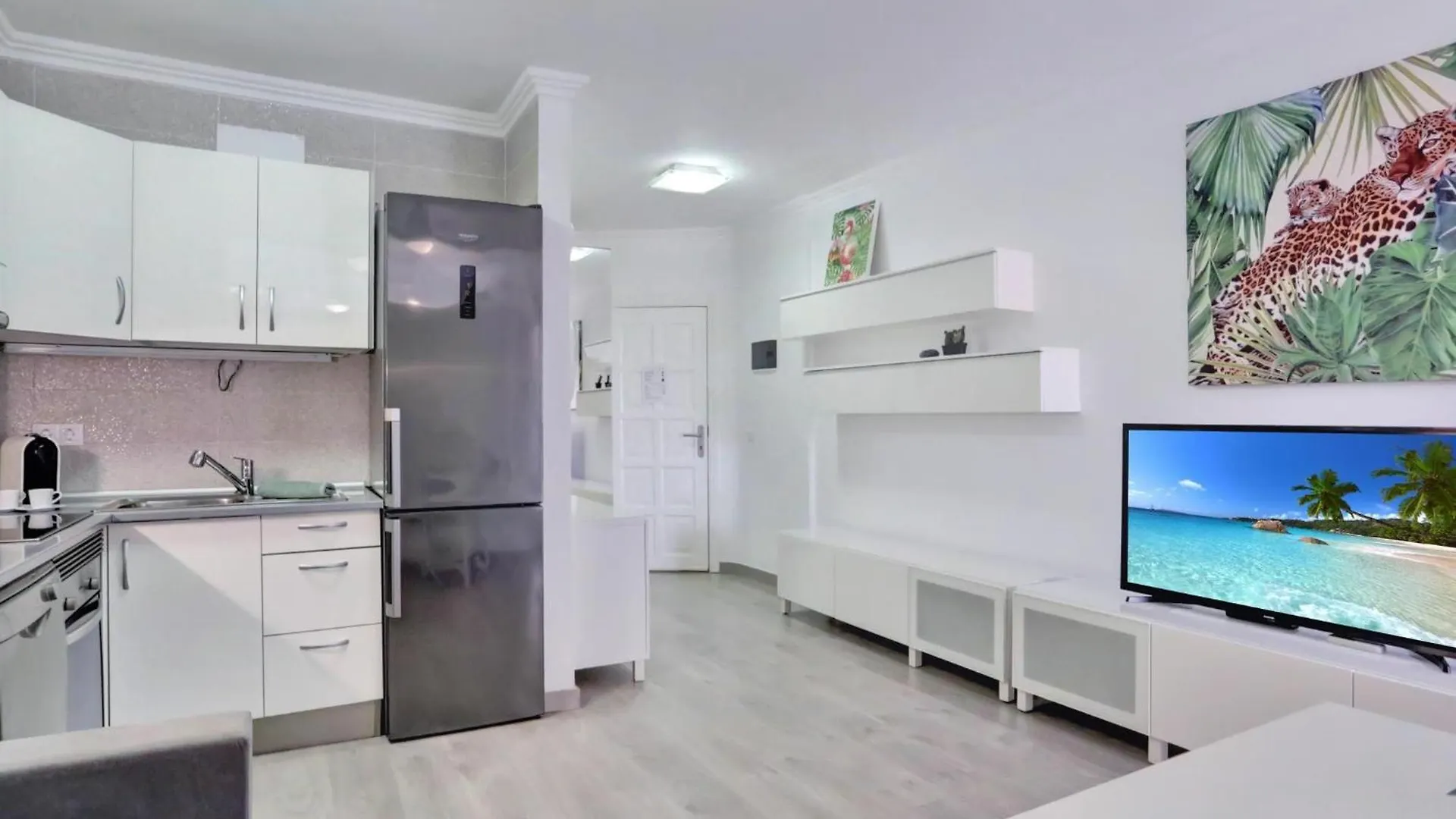 Little Gem, Panoramic Balcony, Con Air, Pool, Wifi Appartement Chayofa Spanje