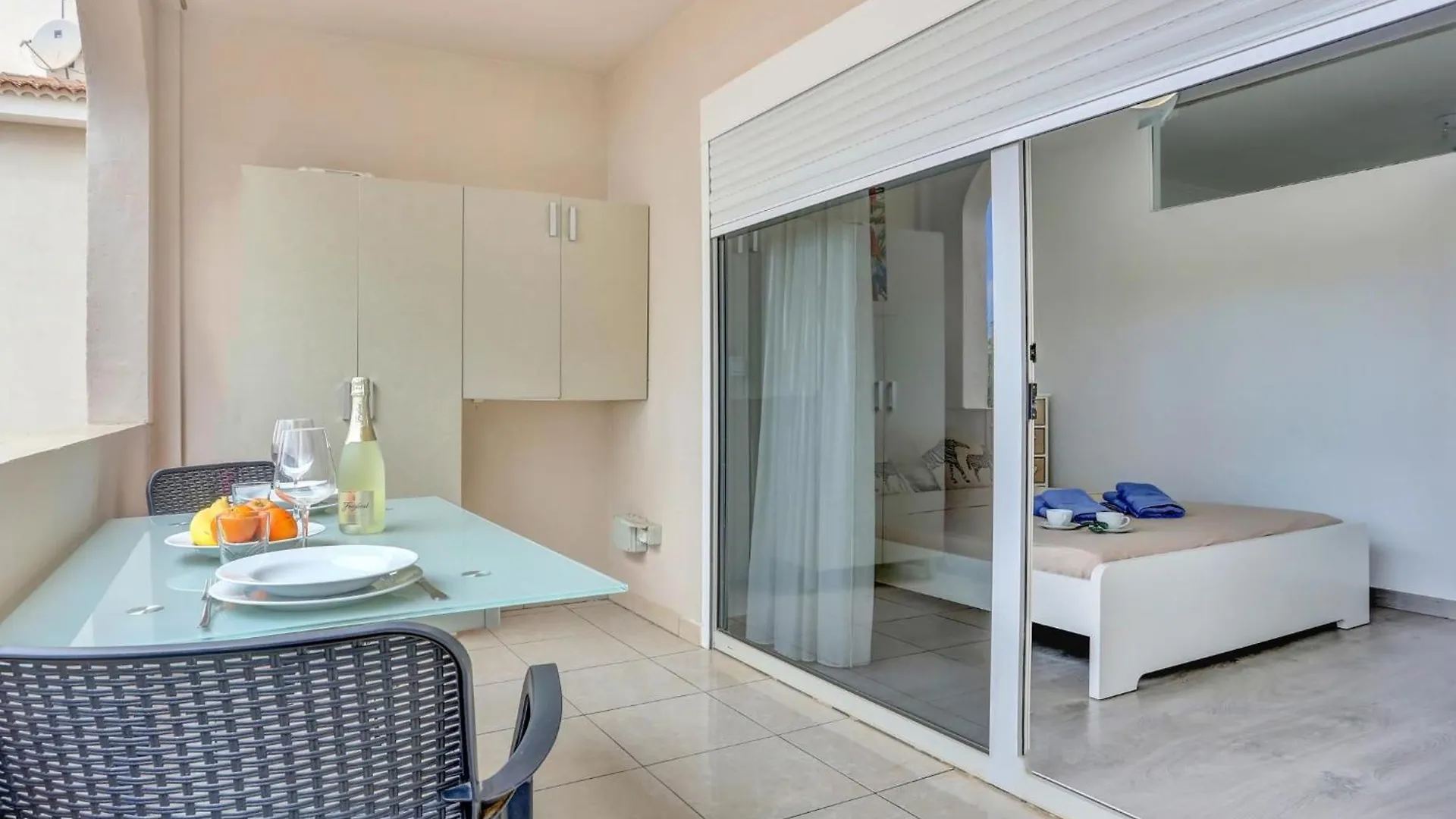Little Gem, Panoramic Balcony, Con Air, Pool, Wifi Appartement Chayofa 0*,